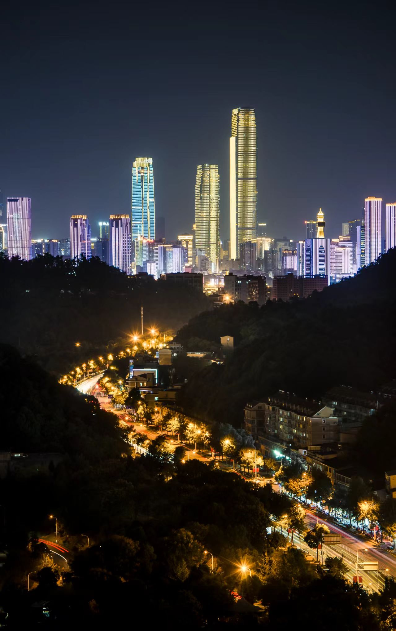 夜色中的城市天际线
